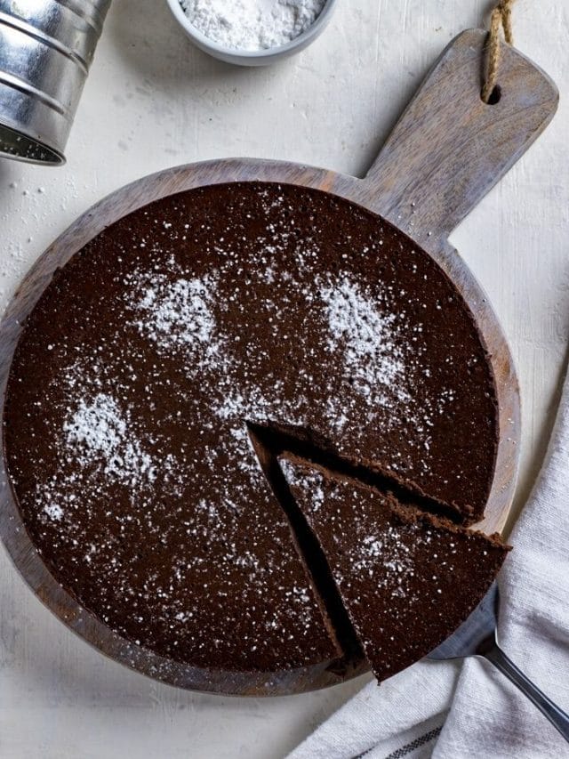 How to Make a Flourless Chocolate Cake