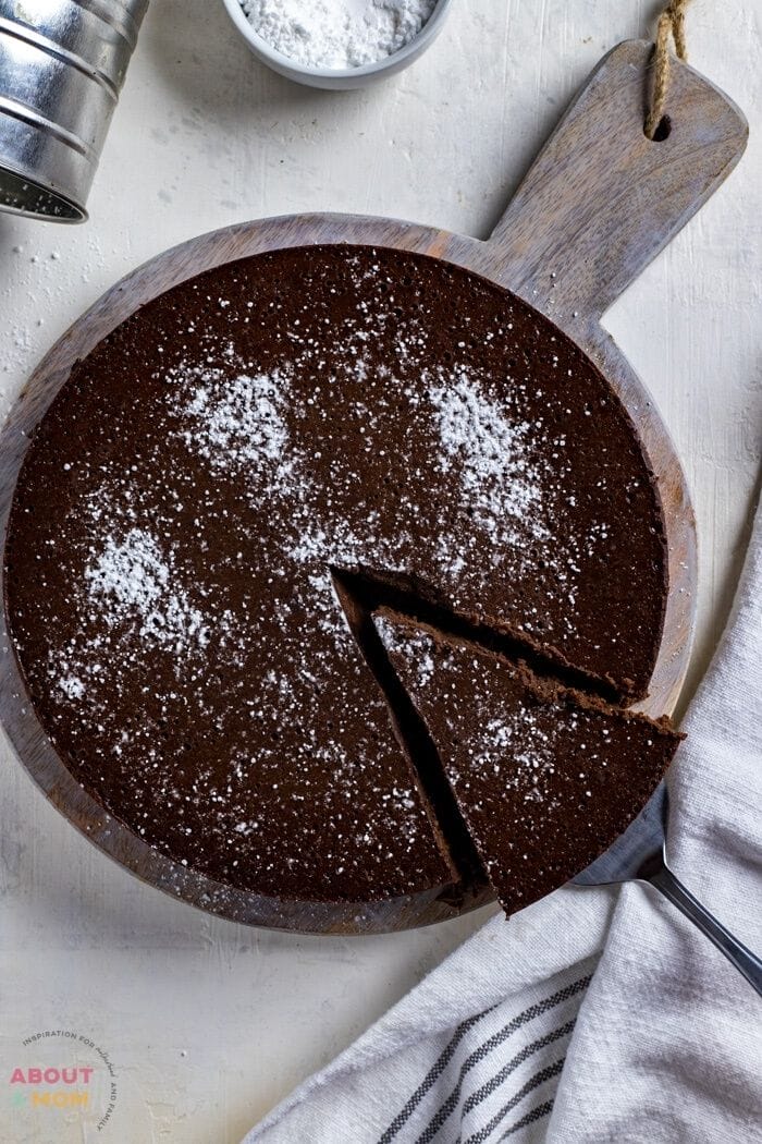 Flourless chocolate cake is one of those desserts that you have to try to believe. With a rich chocolate flavor and no flour, of any kind, flourless chocolate cake is truly magical. This decadent chocolate cake is made with just 4 ingredients.
