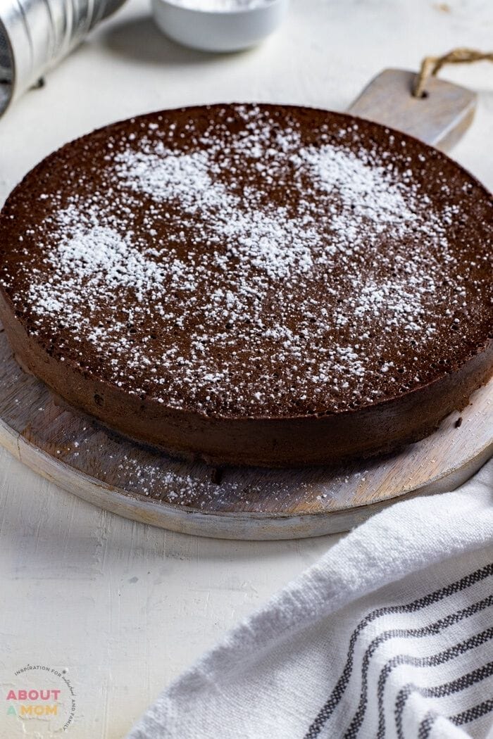 flourless chocolate cake with powdered sugar sprinkled over the top