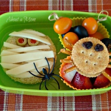 Need some easy Halloween lunch ideas? Make lunchtime more spook-tacular with this simple-to-make Halloween bento for kids, featuring a mummy sandwich.