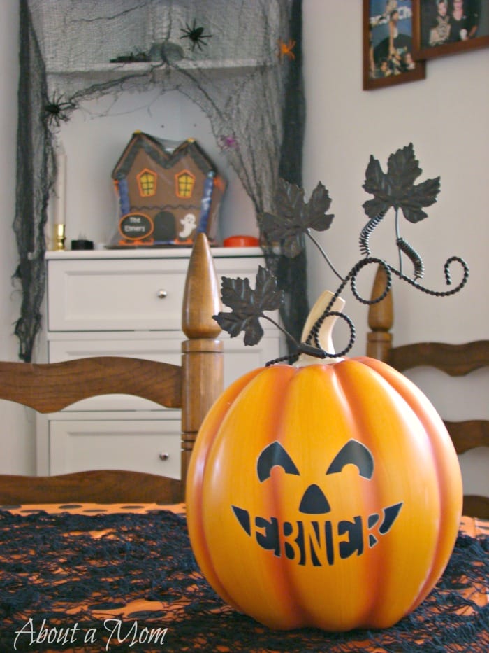Halloween Party and Decorating Ideas #HalloweenHangout