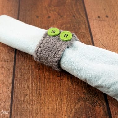 Simple Knitted Napkin Ring for a Fall Place Setting