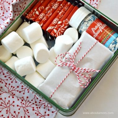 Homemade Gift Idea:: Holiday S'mores Kit