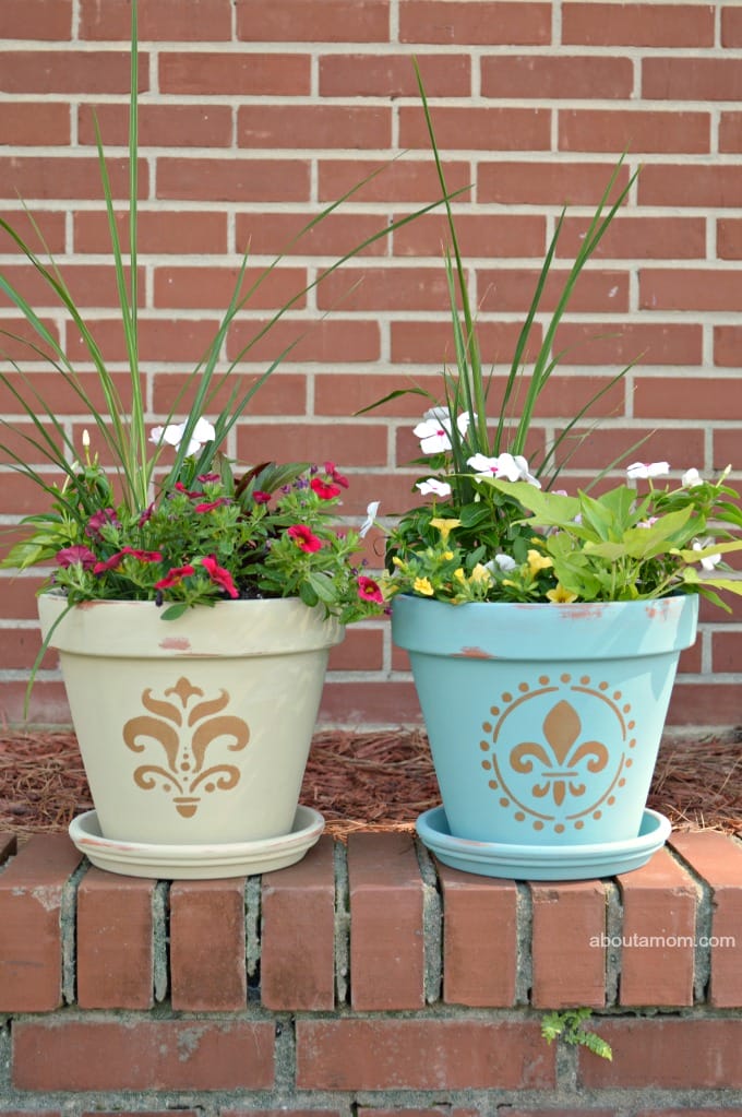 A simple painted flower pot project. Beautify your garden with this flower pot painting idea using stencils and chalk paint. 
