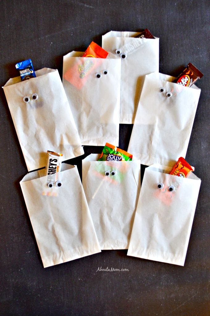 DIY Halloween Trick or Treat Bags with Sticky Spiderwebs + Moving Spiders  (eek!) - Merriment Design