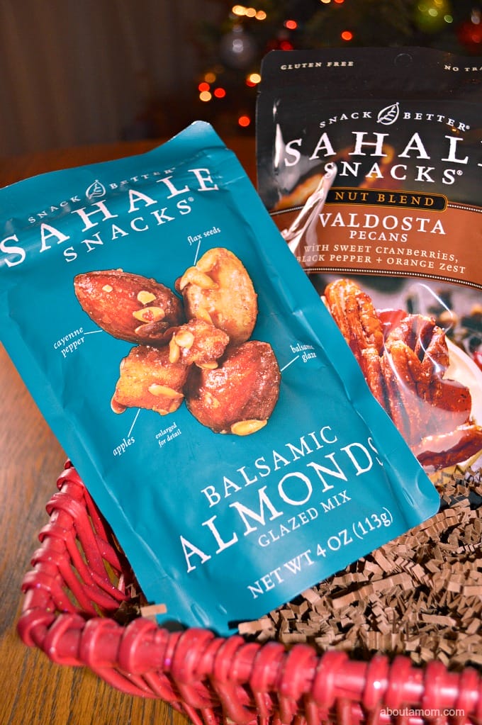 It's holiday party season, and you don't want to show up to the party empty handed. Here is a great homemade holiday hostess gift idea featuring Sahale Snacks.