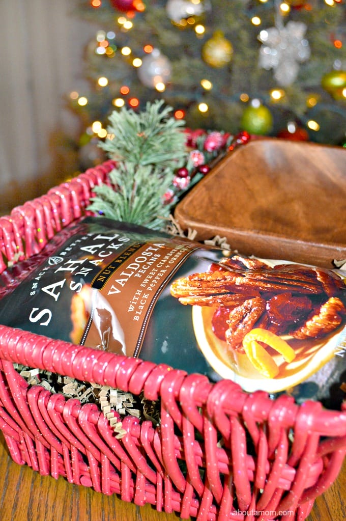 It's holiday party season, and you don't want to show up to the party empty handed. Here is a great homemade holiday hostess gift idea featuring Sahale Snacks.