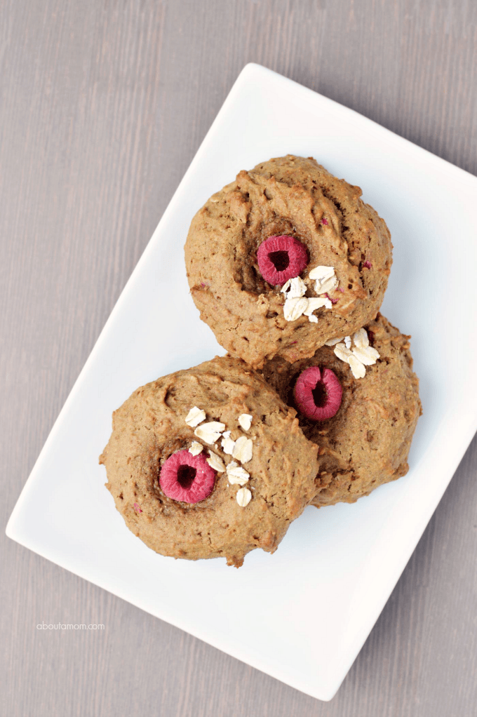 Fresh raspberries, whole wheat flour and a touch of maple syrup come together in a scrumptious raspberry cookie.