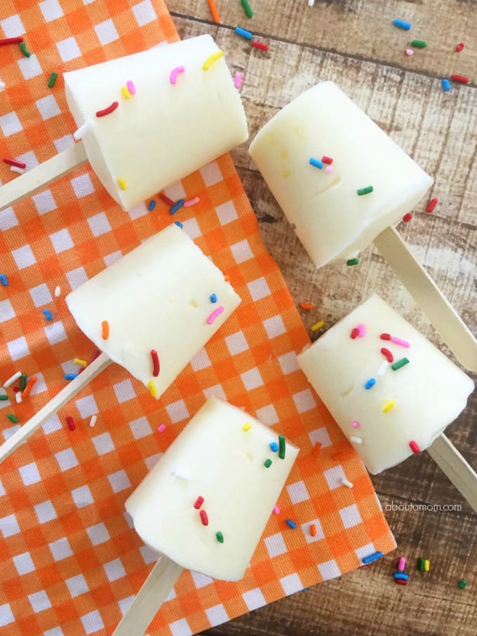Making homemade pudding pops is a great way to have pudding pops on hand. Making cheesecake pudding pops is a simple tasty dessert.