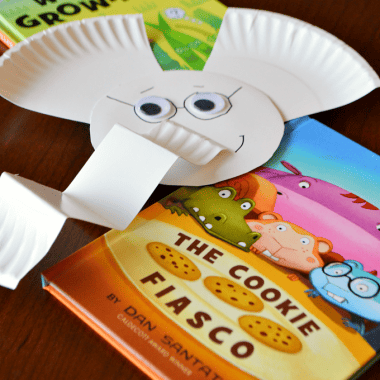 Were you worried that "The Thank You Book" would be the last we heard from Elephant and Piggie? Beloved children's book author, Mo Willems, has a brand new Elephant & Piggie Like Reading! series for beginning readers. Get excited with this fun Gerald the Elephant paper plate craft.