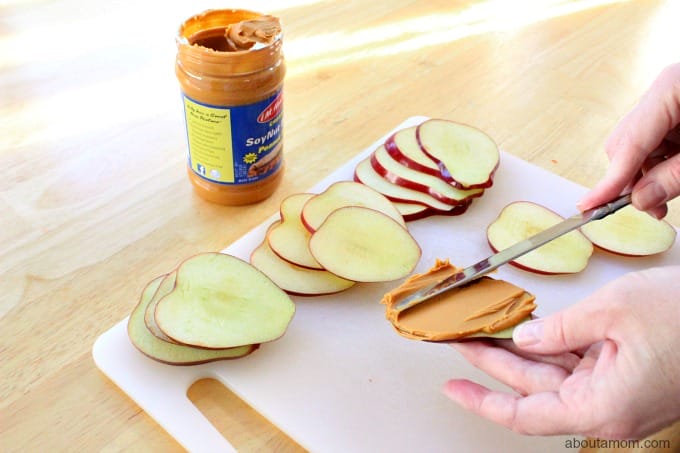 This apple crunch snack for kids is easy to prepare, healthy and delicious.