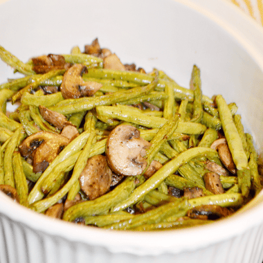 Roasted Green Beans and Mushrooms with balsamic is a fresh and delicious side dish, and the perfect accompaniment to your Thanksgiving turkey.