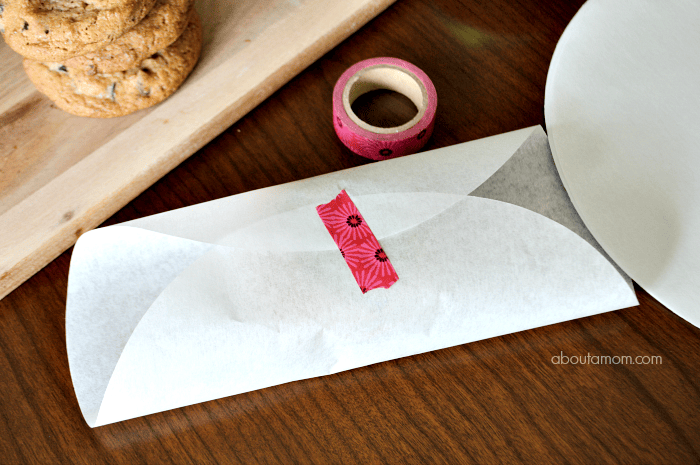 These parchment paper cookie bundles are incredibly sweet and simple to put together. It’s a sweet cookie gift, and a great way to let someone know you are thinking of them. 
