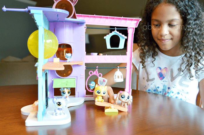 Kids will have fun creative play with these exciting new holiday toys from Littlest Pet Shop. The Littlest Pet Shop Pet Shop Playset and Littlest Pet Shop Pawristas Cafè Playset are sure to be some of this holiday season's hottest toys.