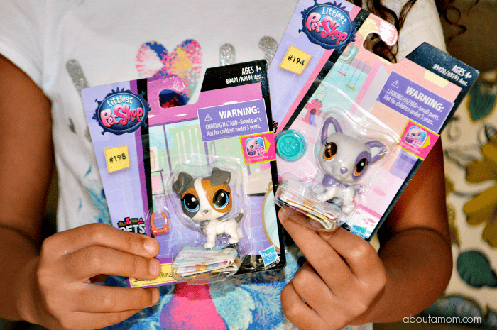 Kids will have fun creative play with these exciting new holiday toys from Littlest Pet Shop. The Littlest Pet Shop Pet Shop Playset and Littlest Pet Shop Pawristas Cafè Playset are sure to be some of this holiday season's hottest toys.