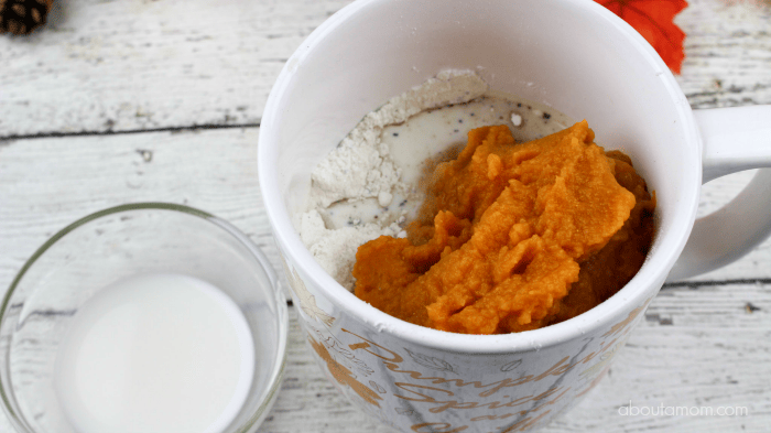 Moist and delicious pumpkin spice latte mug cake can be made in less than 5 minutes, and has all the same great flavors as your coffee shop favorite.