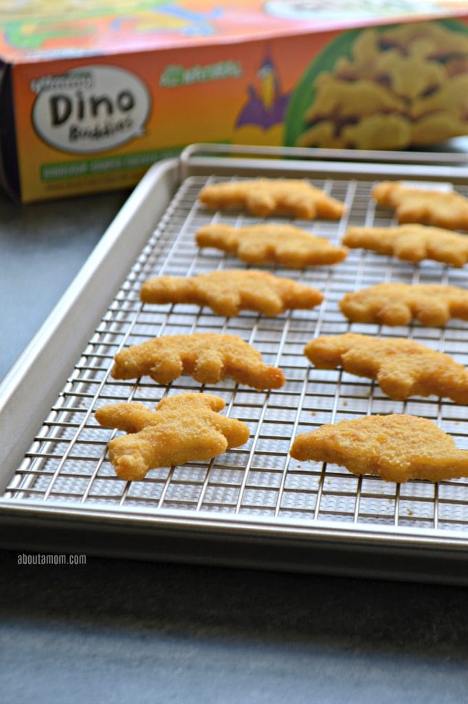 Making mealtime fun encourages kids to eat more healthy foods. Here's a nutritious and fun after school snack idea with Yummy Dino Buddies dinosaur-shaped nuggets.