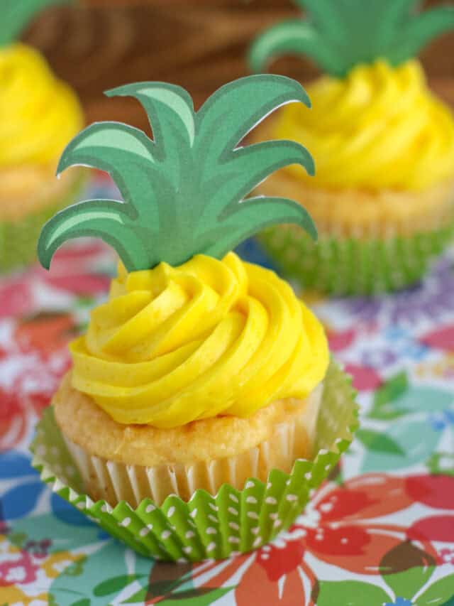PINEAPPLE CUPCAKES WITH FREE PRINTABLE TOPPER - About a Mom