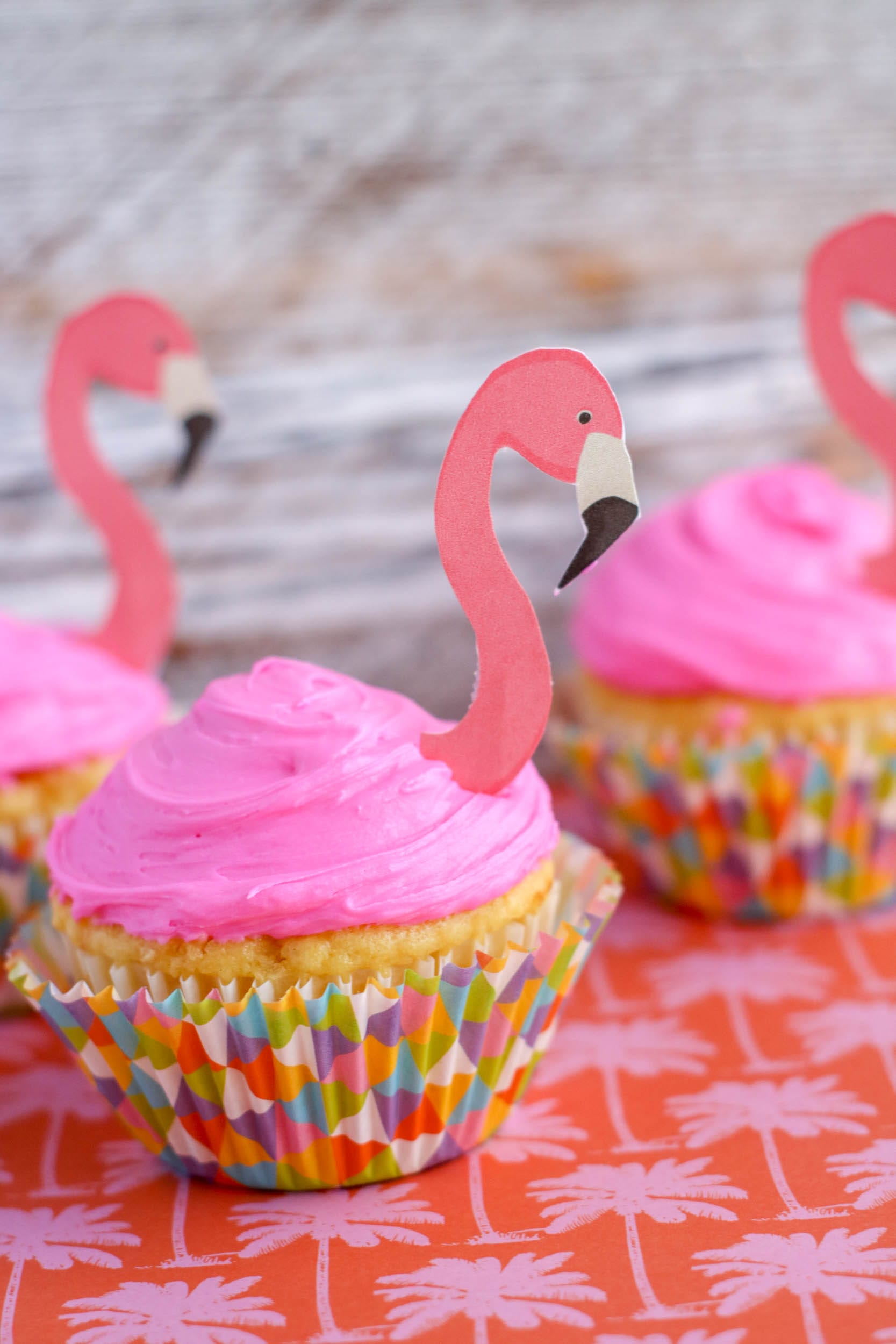 Flamingo Cupcakes with Printable Topper