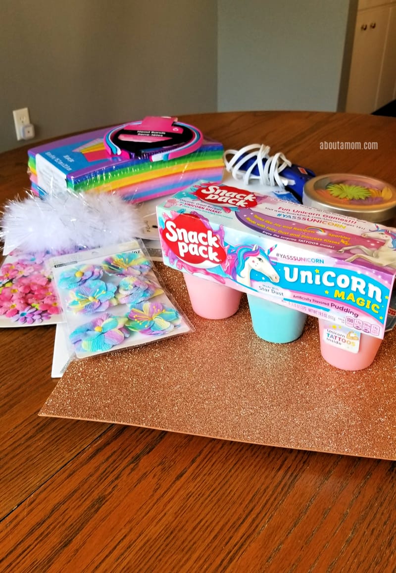 Unicorn horn headbands are super popular right now. Here's an easy DIY unicorn headband tutorial. Learn how to make a unicorn headband with the included free printable pattern. 