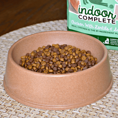 Rachael Ray Nutrish Indoor Complete Chicken with Lentils & Salmon Recipe cat food is specially formulated to meet the needs of indoor cats.