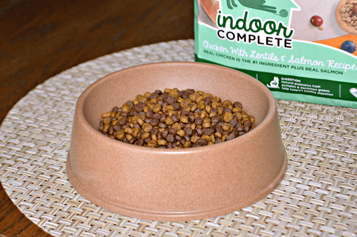 Rachael Ray Nutrish Indoor Complete Chicken with Lentils & Salmon Recipe cat food is specially formulated to meet the needs of indoor cats.