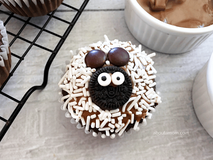 These simple-to-make sheep cupcakes are the perfect way to celebrate spring or Easter.