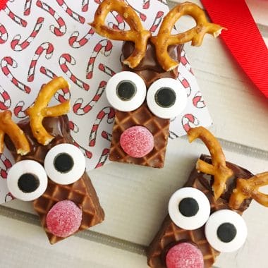 This cute Christmas treat takes a few simple ingredients and turns a store bought snack into Rudolph. These Rudolph Nutty Bars will make everyone smile