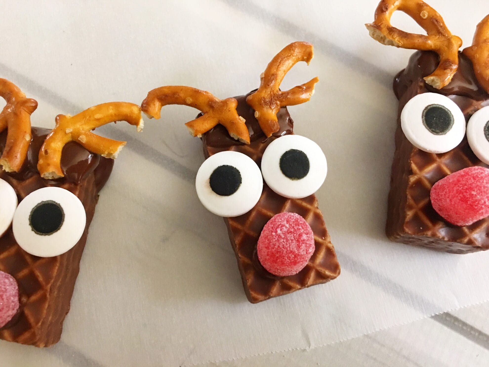 This cute Christmas treat takes a few simple ingredients and turns a store bought snack into Rudolph. These Rudolph Nutty Bars will make everyone smile