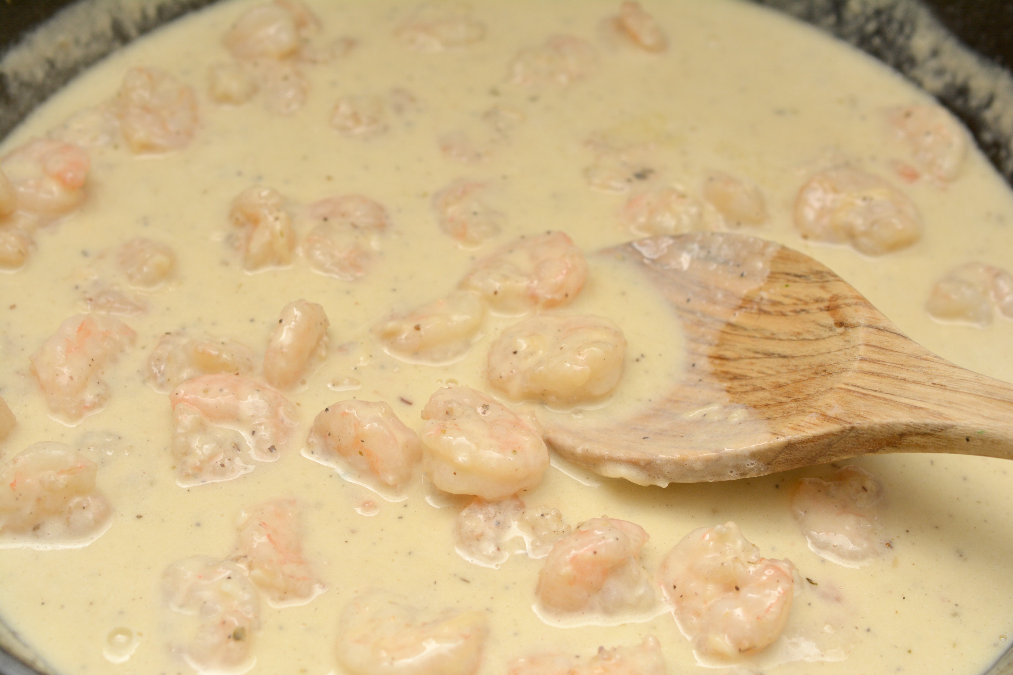 Love alfredo sauce? Want a low carb alfredo sauce? This keto-friendly Shrimp Alfredo is a delicious version of the original that won't ruin your new healthier lifestyle. You won't miss anything but the carbs with this recipe. 