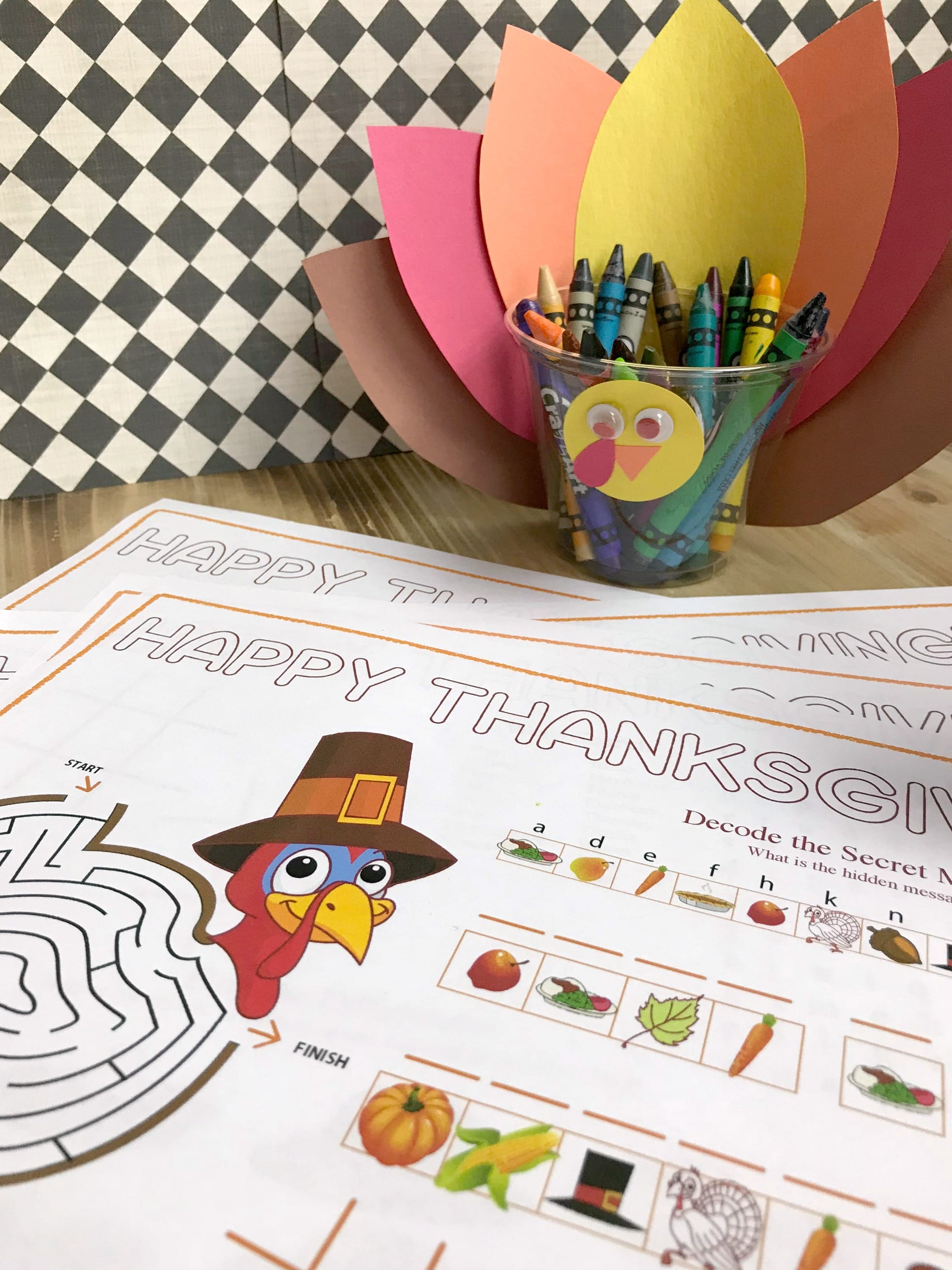 Looking for a fun Thanksgiving Day craft? Have kids make this turkey cup crayon holder and use the crayons on the printable Thanksgiving Placemat.