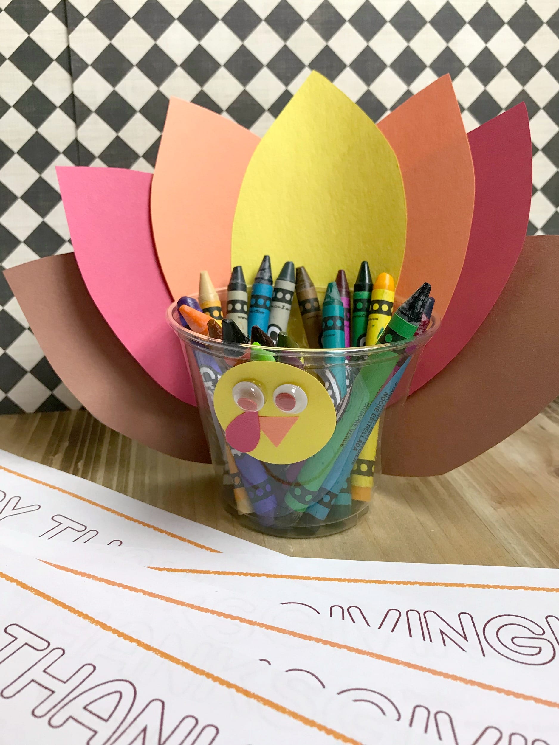 Looking for a fun Thanksgiving Day craft? Have kids make this turkey cup crayon holder and use the crayons on the printable Thanksgiving Placemat. 