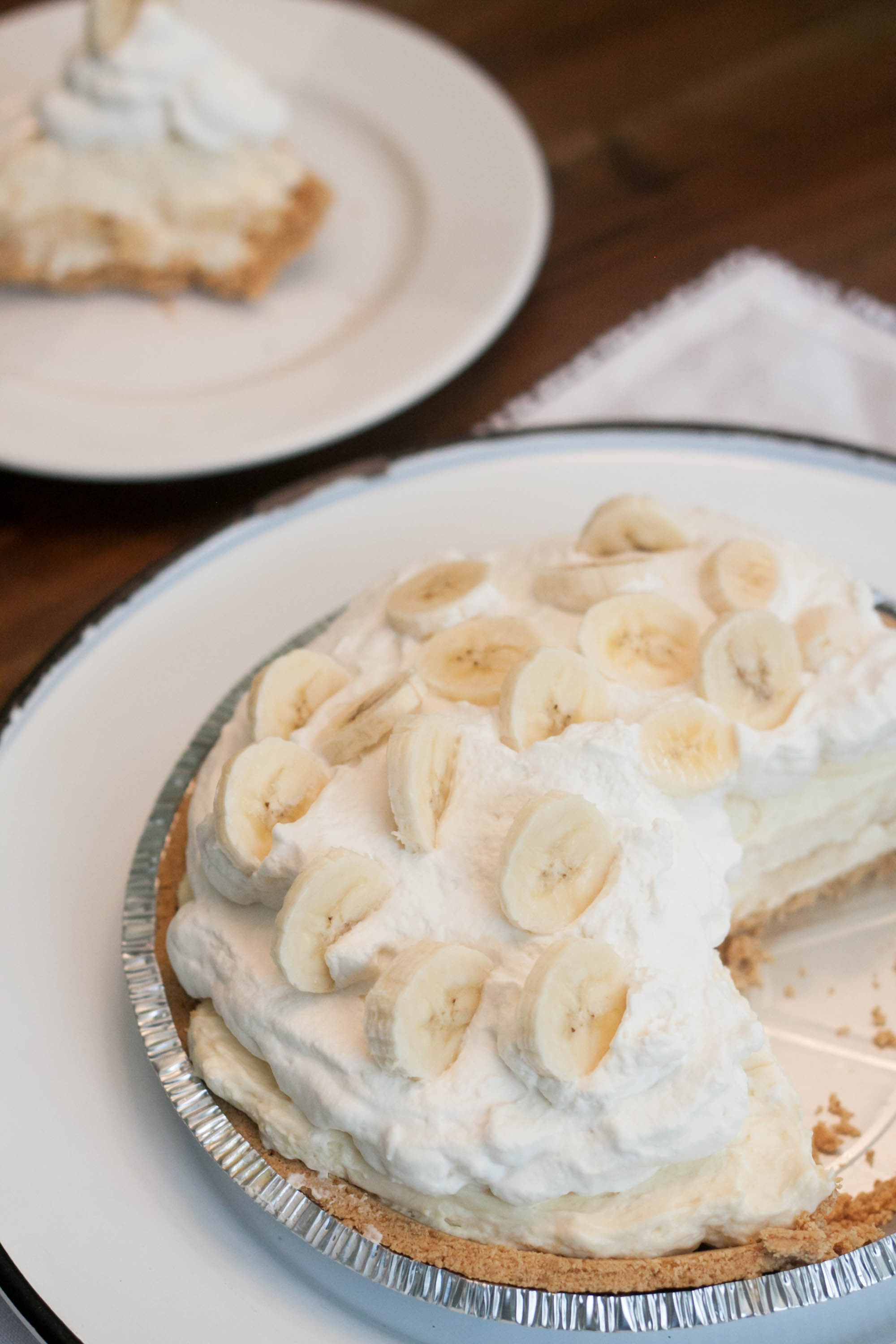 Looking for a banana cream pie recipe? This easy no-bake banana cream pie is perfect for a fast dessert. Whether you need a dessert for a picnic or potluck, dessert for guests or a simple weeknight dessert, this pie is the perfect choice.