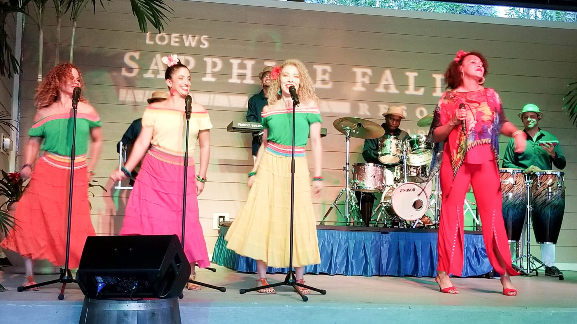 dinner show at sapphire falls
