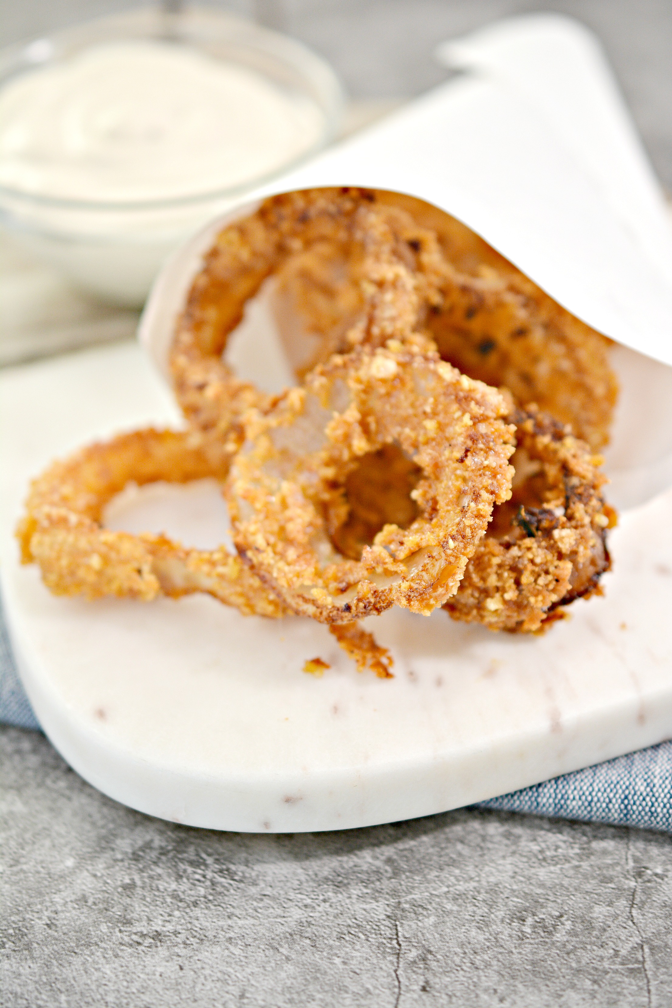 Following Keto? Want a delicious snack or side dish that has the perfect crunch? Make these keto onion rings. They taste just like the real things and are perfect when you want onion rings or a crunchy snack.