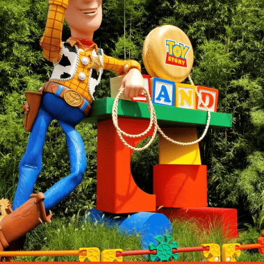 Planning a trip to Walt Disney World? If you have younger children, be sure to visit Disney's Hollywood Studios and check out Toy Story Land. While the crowds are gathered at Star Wars Galaxy's Edge, head right on back to all the fun that awaits in Toy Story Land.
