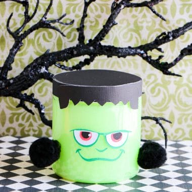 Making Frankenstein Glow in the Dark Slime is a fun Halloween activity to do with kids. This Halloween slime requires few ingredients and is super fun to play with after dark. The perfect Halloween party activity for kids!