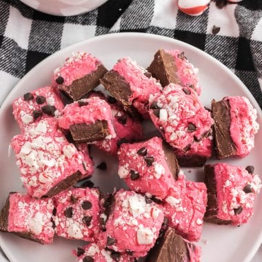 Love candy cane desserts? This Easy Peppermint Fudge recipe is perfect just in time for Christmas. It is sweet and creamy with additional topping that makes it perfect for a holiday dessert.