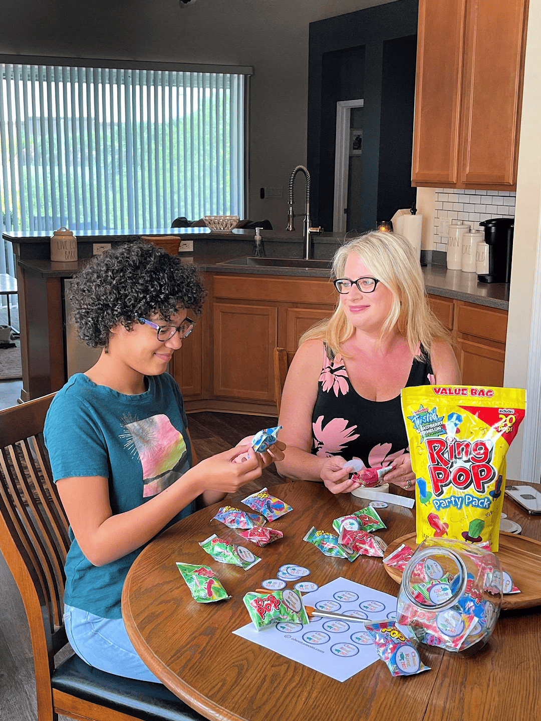 Celebrate the end of the school year with a fun graduation craft project. Make a sweet Ring Pop Class Ring with your kids plus a DIY graduation centerpiece.