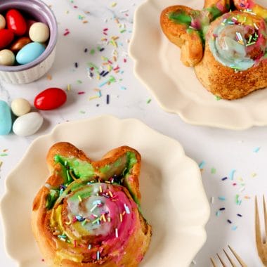 Easter is just around the corner, and if you're looking for a festive breakfast or dessert, these Homemade Easter Bunny Cinnamon Rolls are perfect!